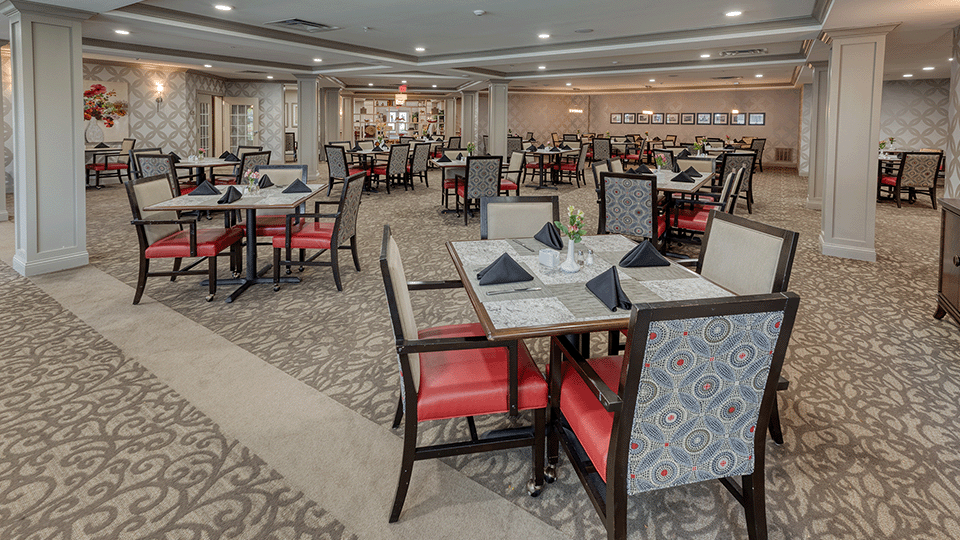 A community dining room at Cedarhurst of Beaumont, providing convenient all-day dining for residents