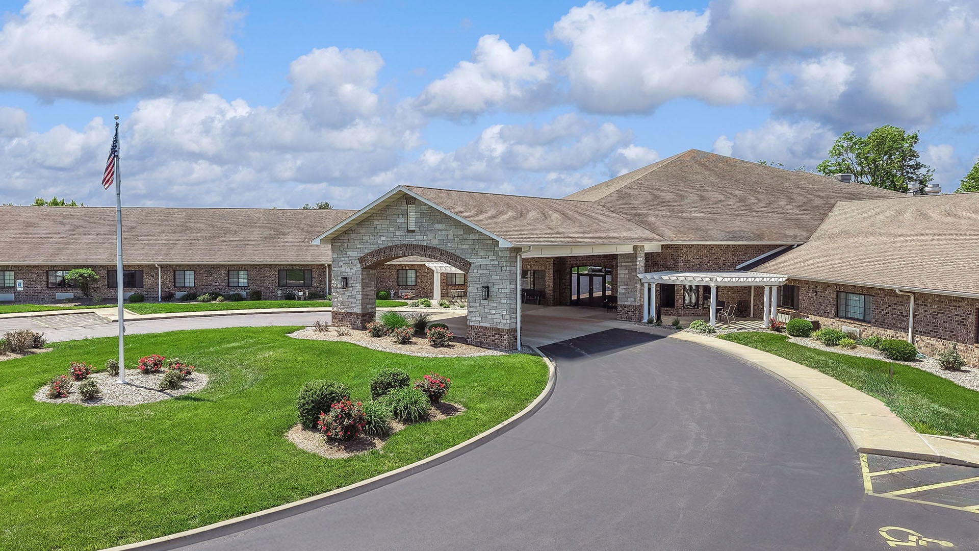 The welcoming front exterior of Cedarhurst of Breese senior living community