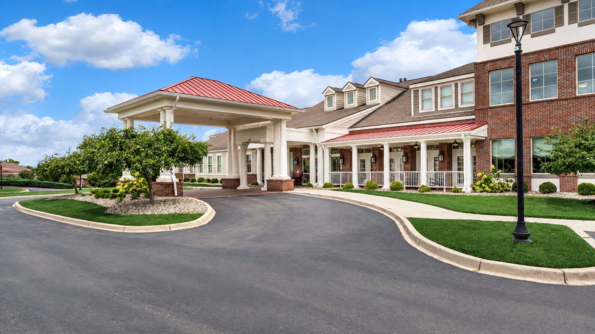 An inviting view of the Cedarhurst of East Louisville senior living community from the outside