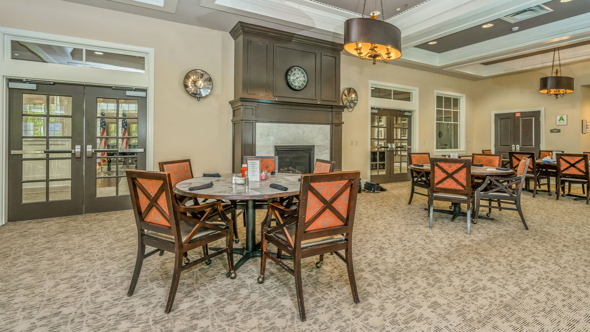 A spacious and bright dining room at Cedarhurst of East Louisville, offering comfortable seating for meals