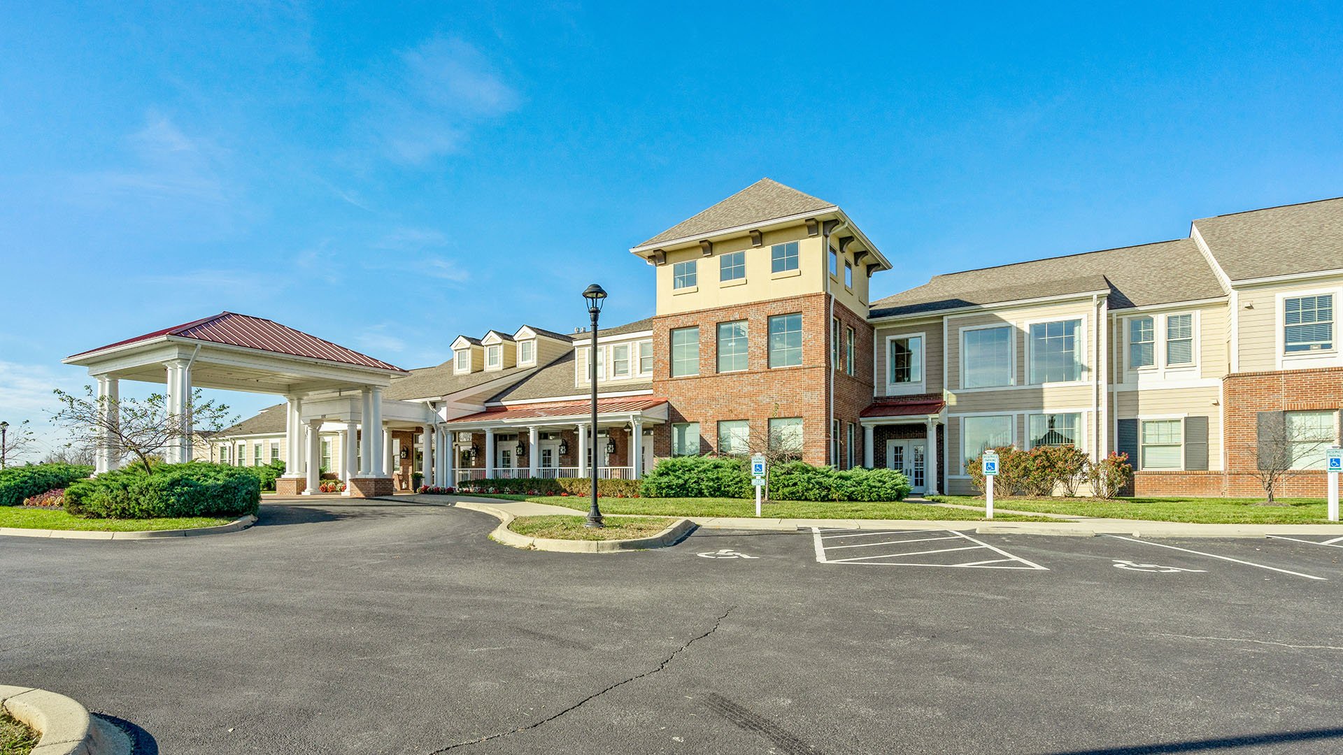 An inviting view of the Cedarhurst of East Louisville senior living community from the outside