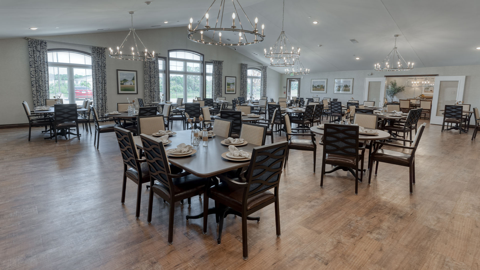 A spacious and bright dining room at Cedarhurst of Farmington, offering comfortable seating for meals