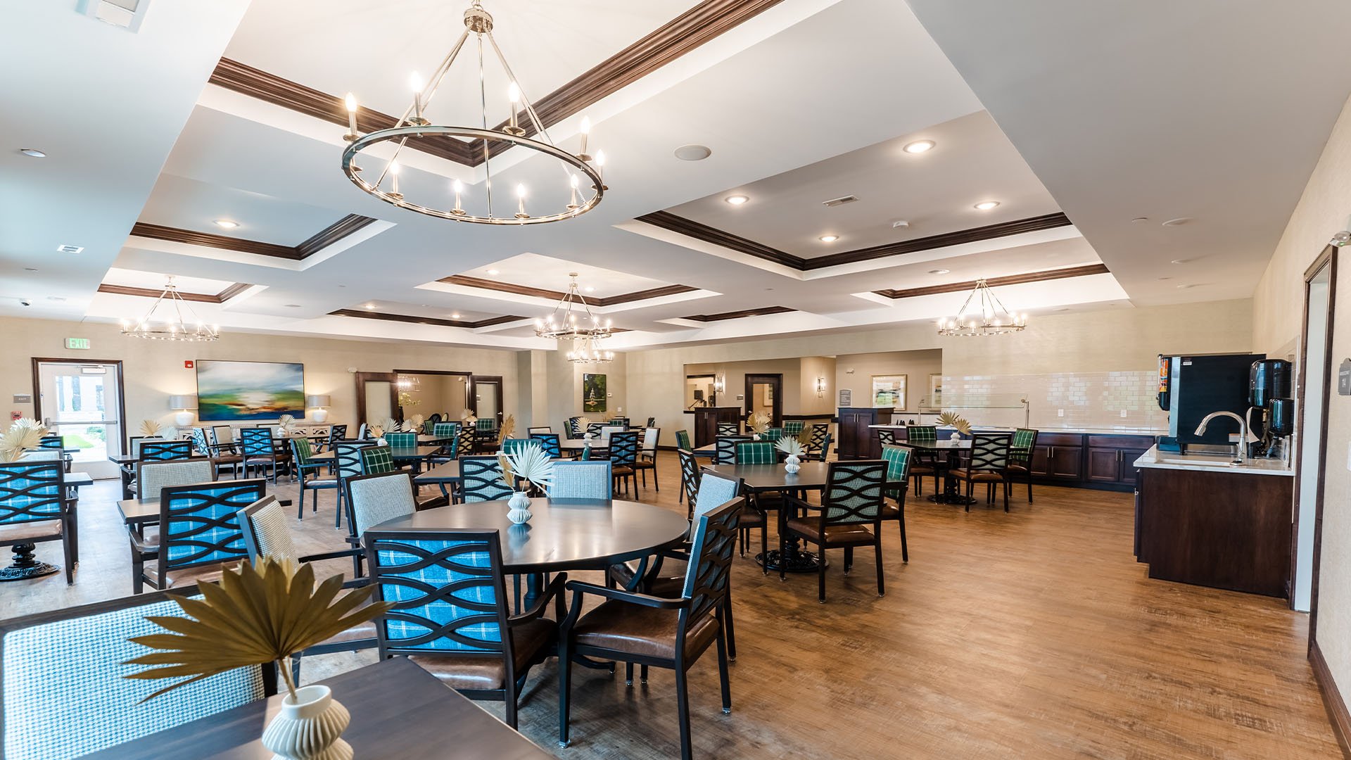 A spacious and bright dining room at Cedarhurst of Frankfort, offering comfortable seating for meals.