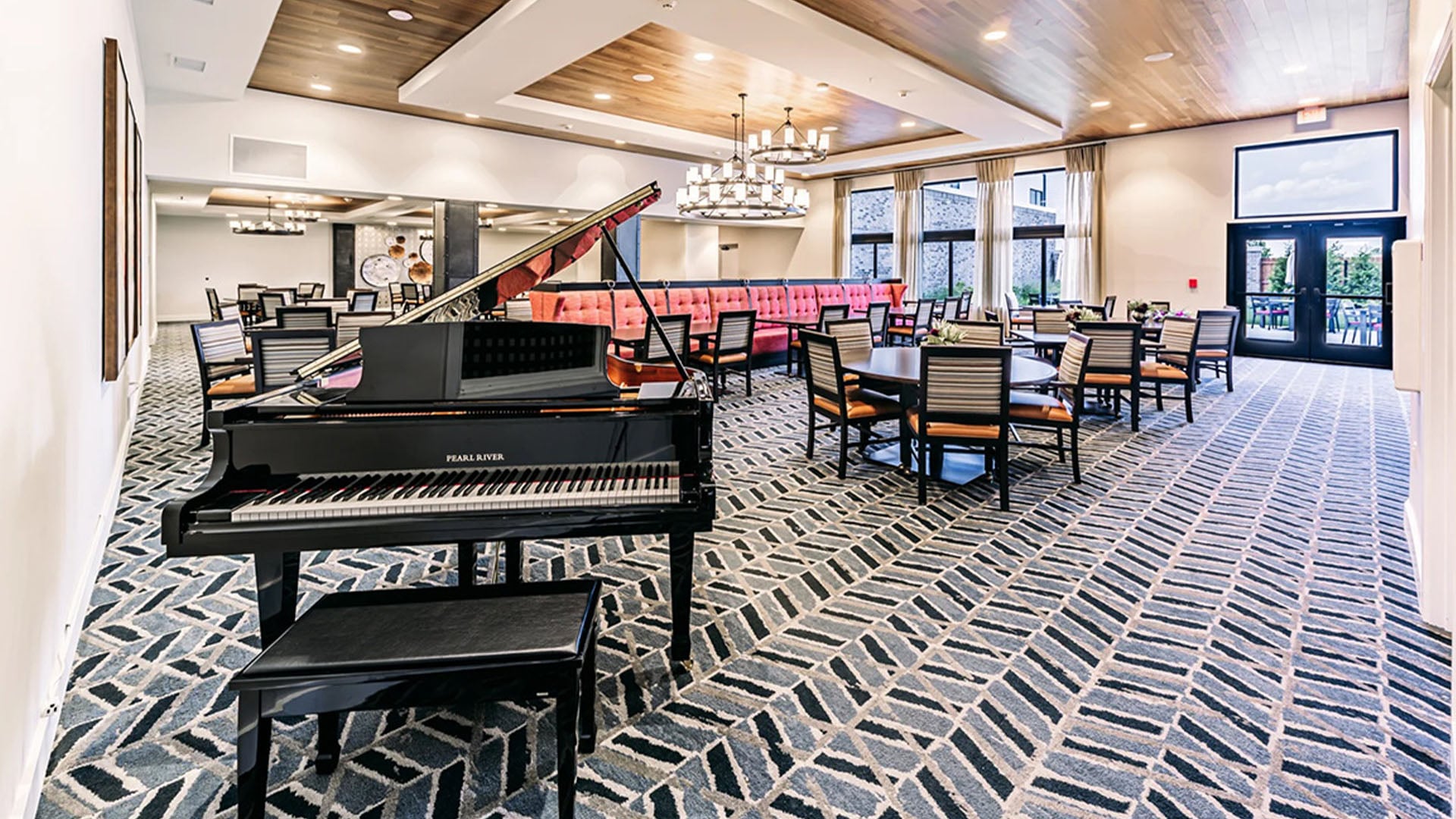 A spacious and bright dining room at Cedarhurst of Hamburg, offering comfortable seating for meals.