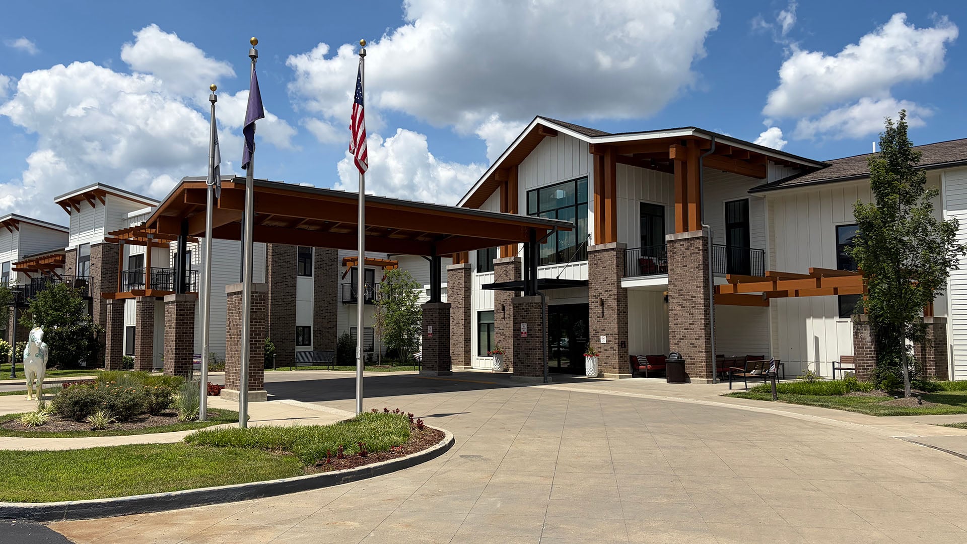 The welcoming front exterior of Cedarhurst of Hamburg senior living community.