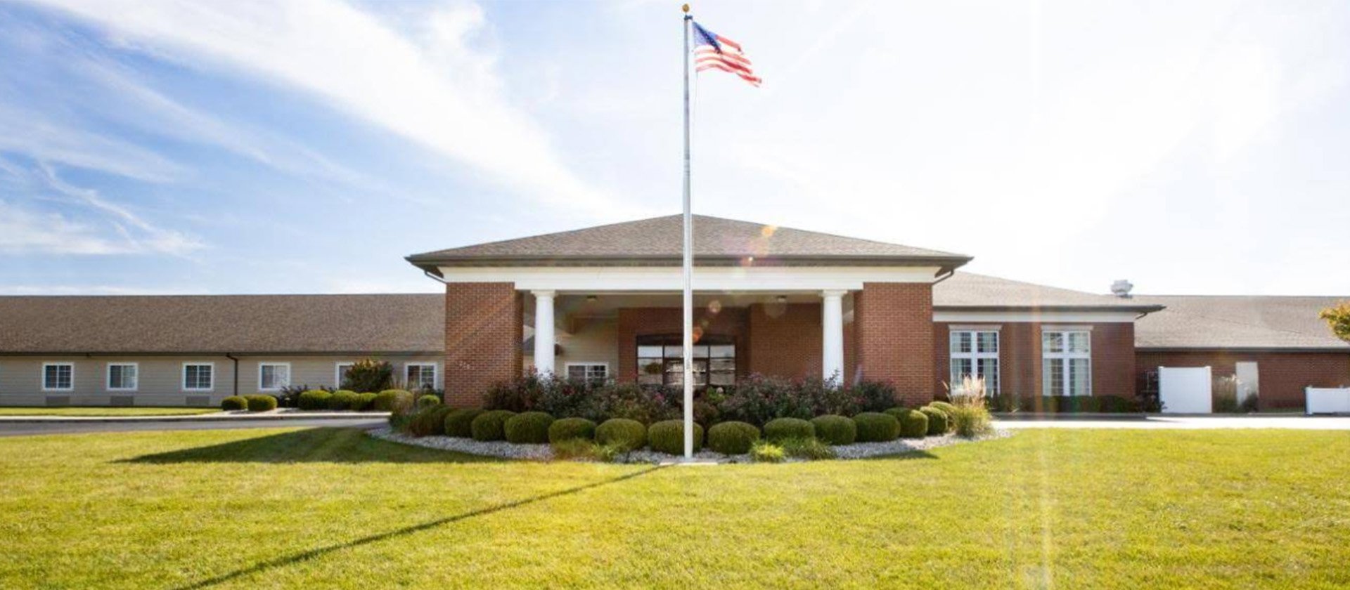The welcoming front exterior of Cedarhurst of Highland senior living community