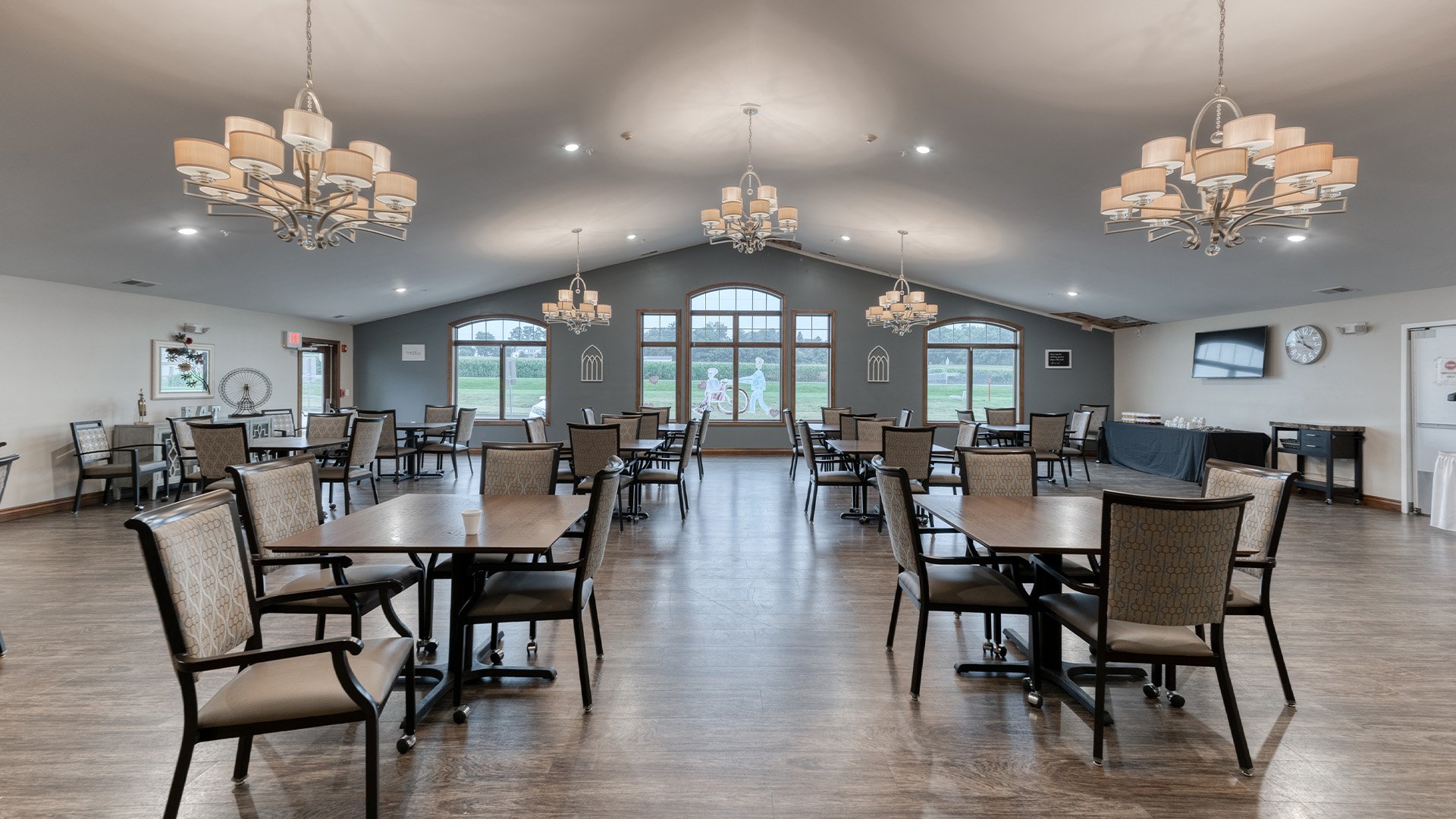 A spacious and bright dining room at Cedarhurst of Jacksonville, offering comfortable seating for meals