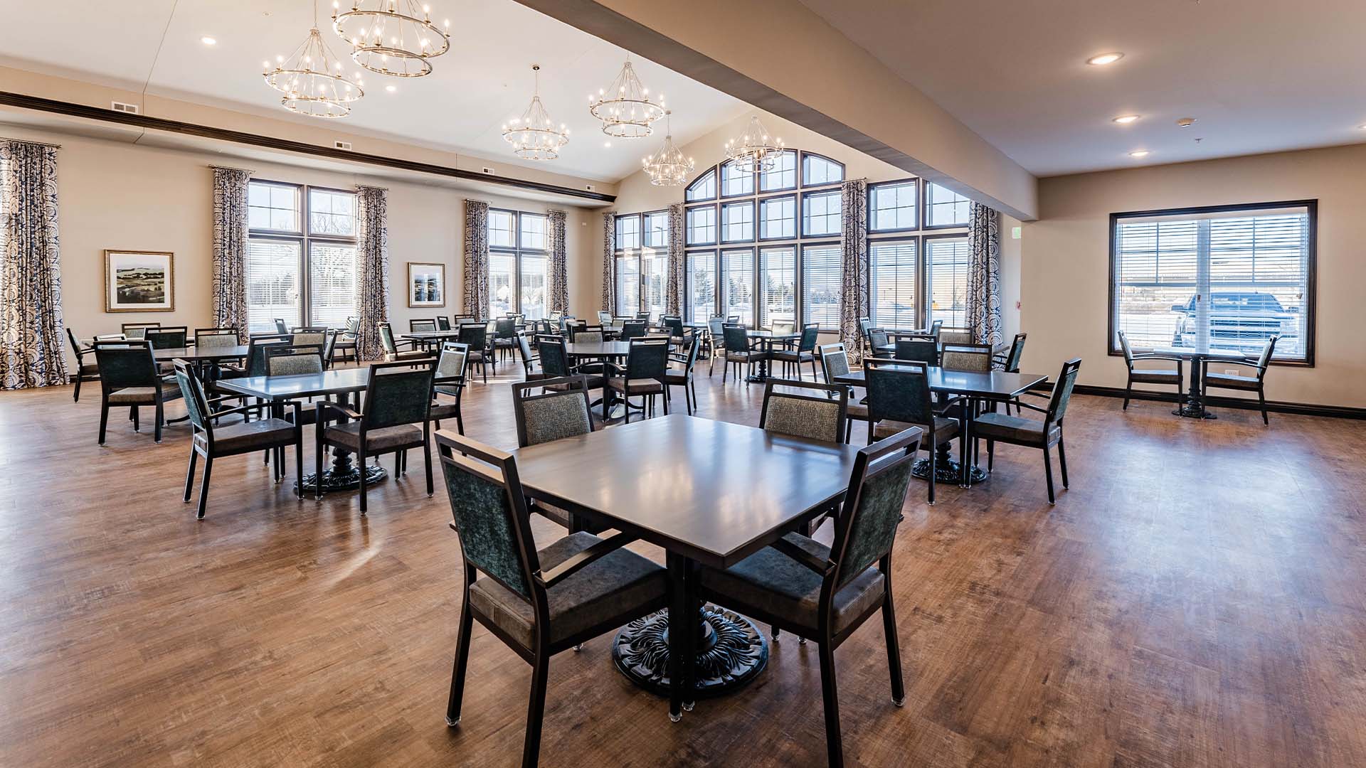 A spacious and bright dining room at Cedarhurst of McHenry, offering comfortable seating for meals.