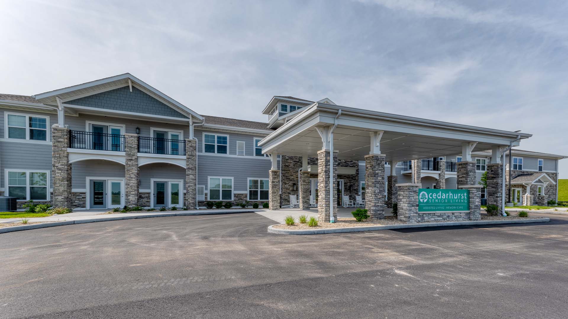 The welcoming front exterior of Cedarhurst of McHenry senior living community.