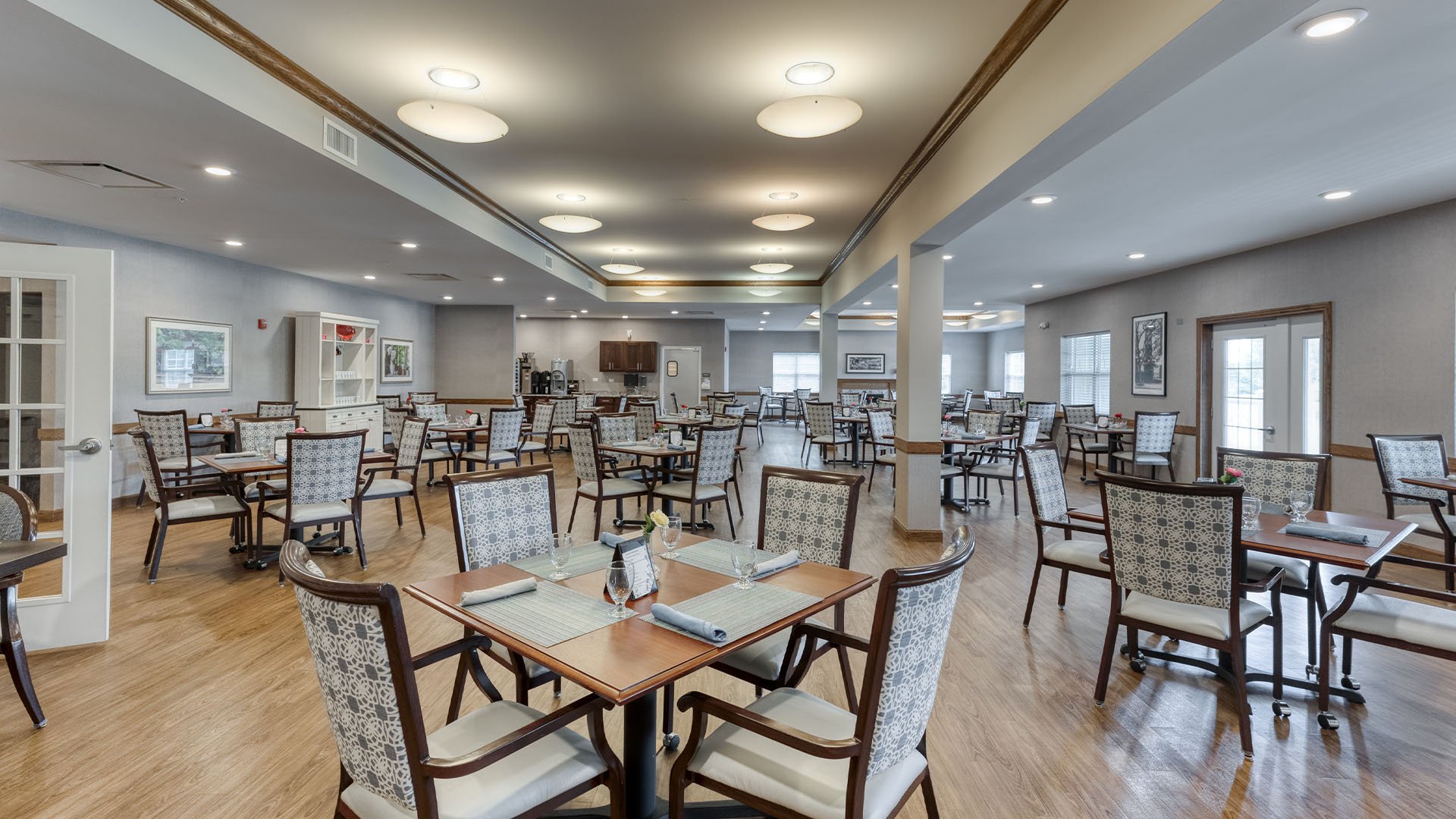 A spacious and bright dining room at Cedarhurst of Naperville, offering comfortable seating for meals.