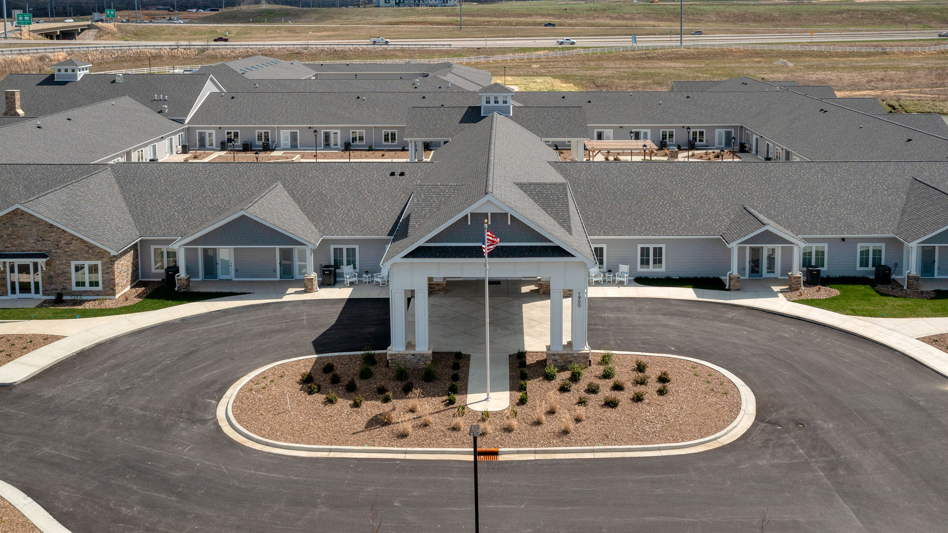 The welcoming front exterior of Cedarhurst of Owensboro senior living community.