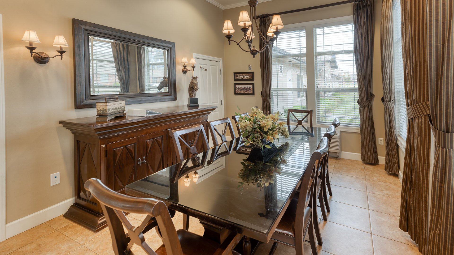 Private dining room at Cedarhurst of Springfield, MO, offering an intimate space for residents to celebrate