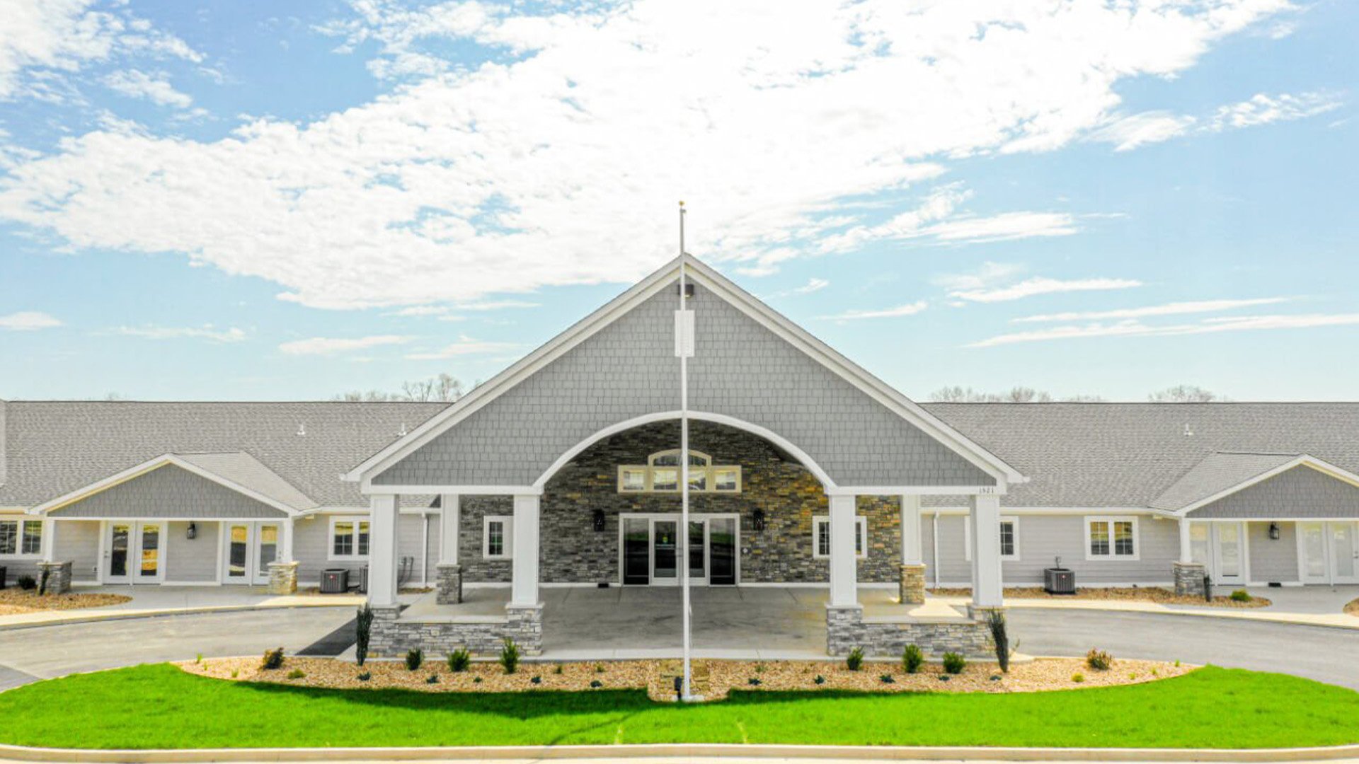 The welcoming front exterior of Cedarhurst of West Plains senior living community.