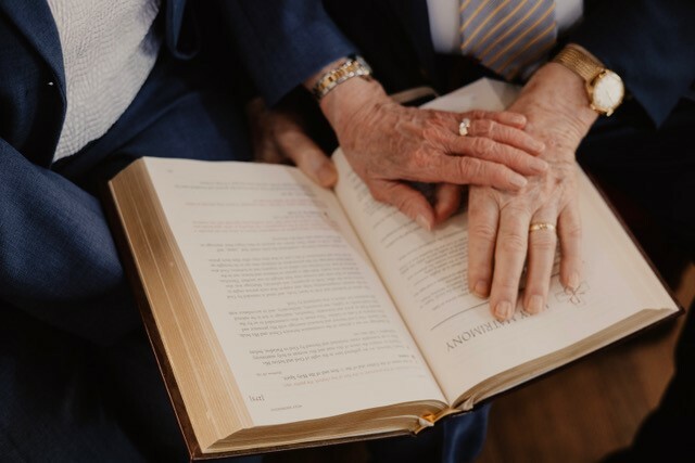 Featured Image for Cedarhurst of La Vista Couple Renews Vows 70 Years Later at Original Chapel